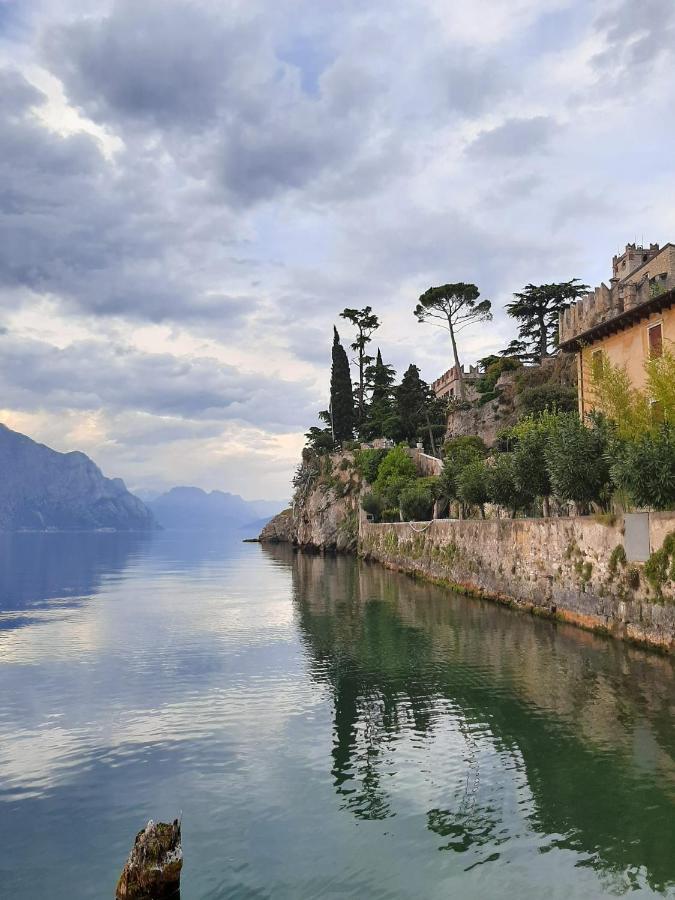 Villa Sul Lago Con Pontile Privato A Brenzone Sul Garda - Unique And Exclusive Exterior photo
