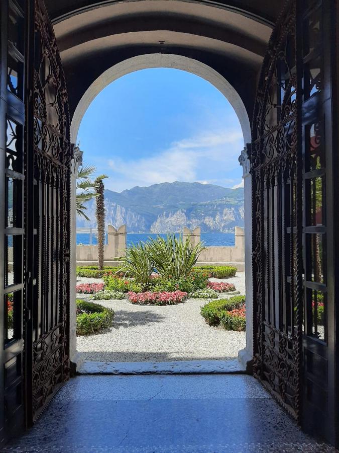 Villa Sul Lago Con Pontile Privato A Brenzone Sul Garda - Unique And Exclusive Exterior photo